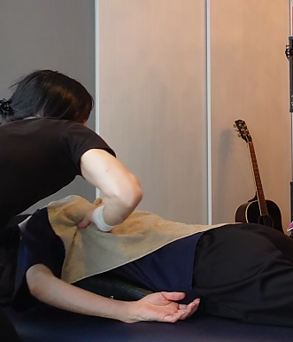 栄・マッサージ｜肩甲骨はがし